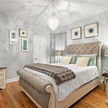 New Luxurious 5Bd-2Ba Home-Free Wine-2Car Parking